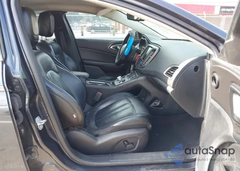 2017 Chrysler 200 Limited Platinum z USA, uszkodzony, nr VIN 1C3CCCAB3HN502493